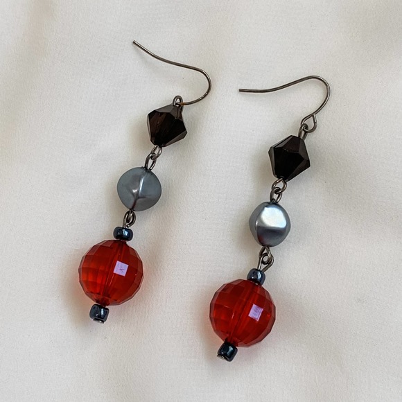 VTG Black Grey Red Facet Dangle Earrings - Picture 6 of 8